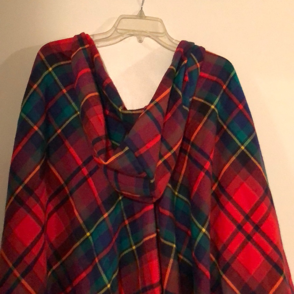 Aerie blanket cape with hood - Picture 3 of 3